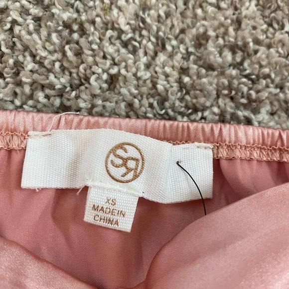 Pink satin crop top - Picture 2 of 2